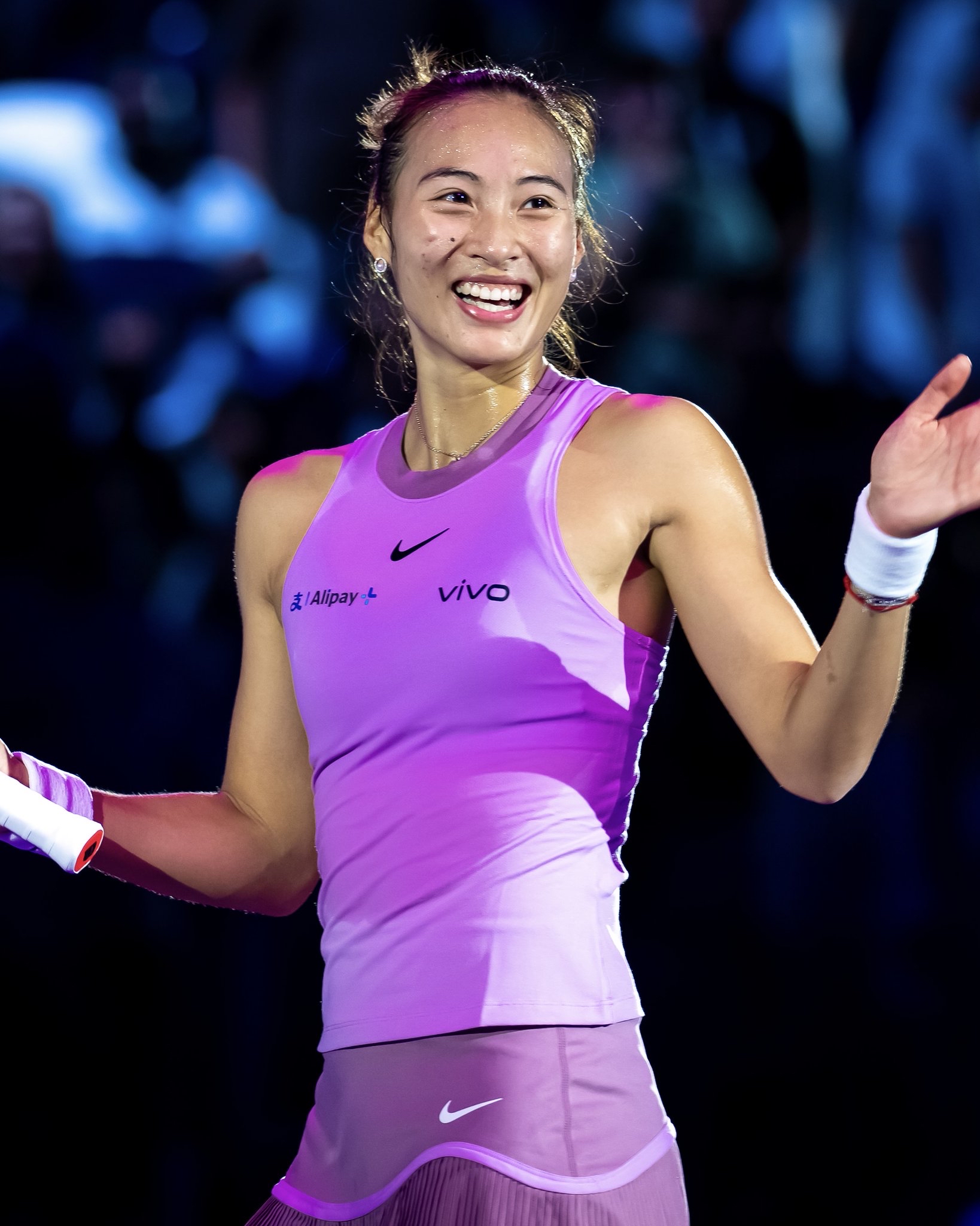包含莎拉波娃重返赛场，大比分获胜首场状态出色，美国队观众沸腾！的词条