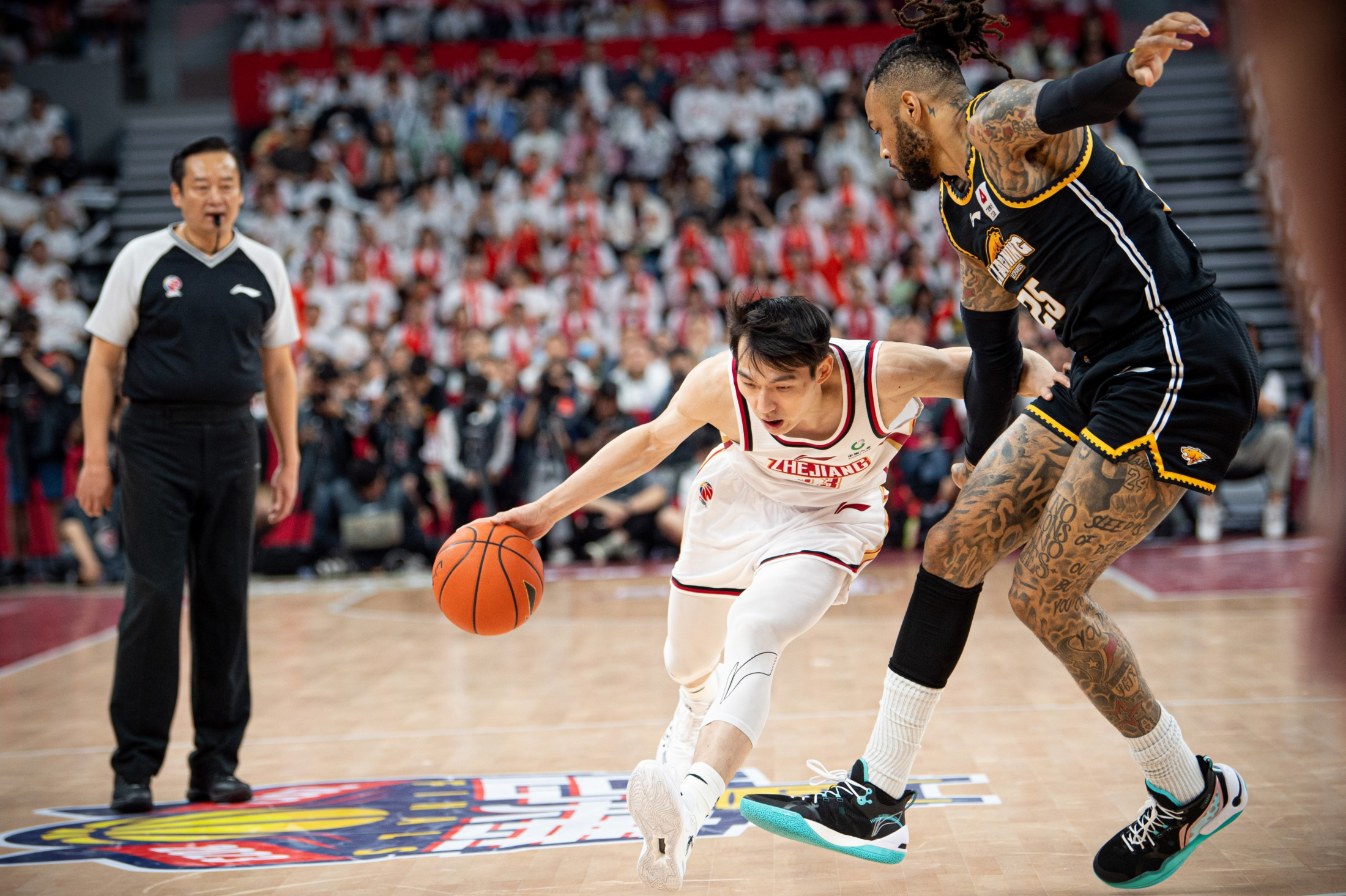 西汉姆发布备战花絮,清晨队长鼓劲,NBA常规赛任务艰巨,身体对抗强度拉满的简单介绍-爱游戏官网入口